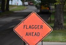 ترجمة ومعنى كلمة Flagman: دور ومعنى الكلمة في اللغة الإنجليزية ترجمة ومعنى كلمة Flagman: دور ومعنى الكلمة في اللغة الإنجليزية